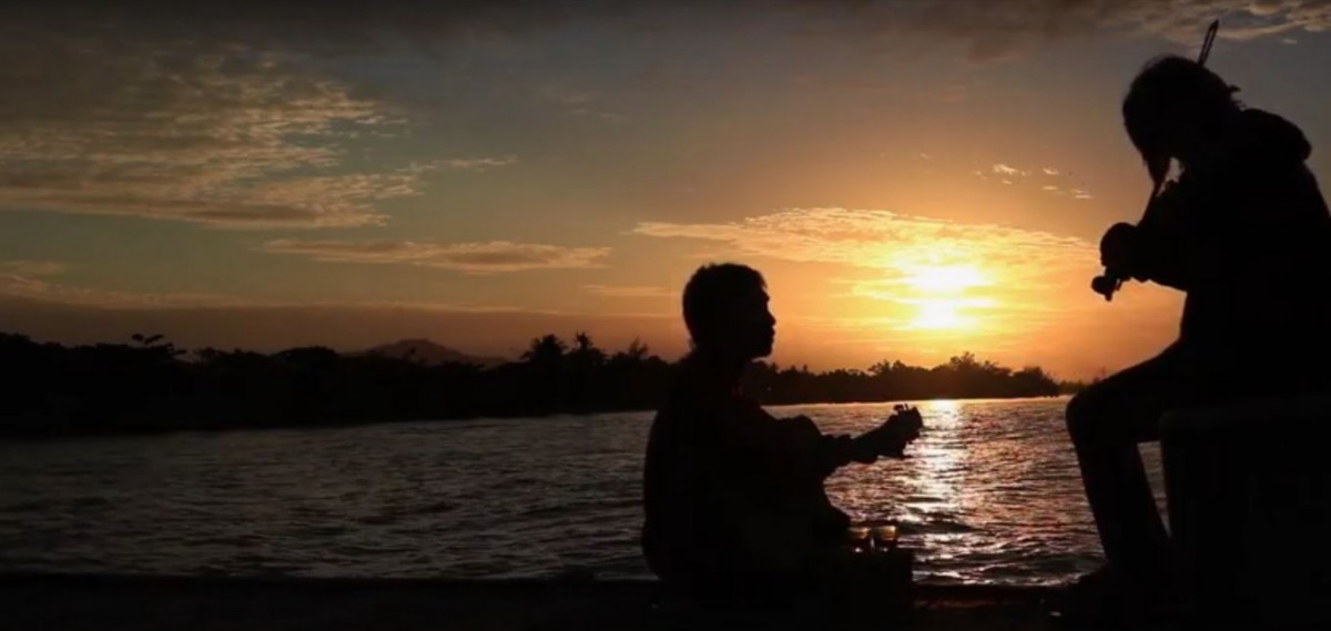 Cuplikan video klip lirik Ku Kira waktu Diam